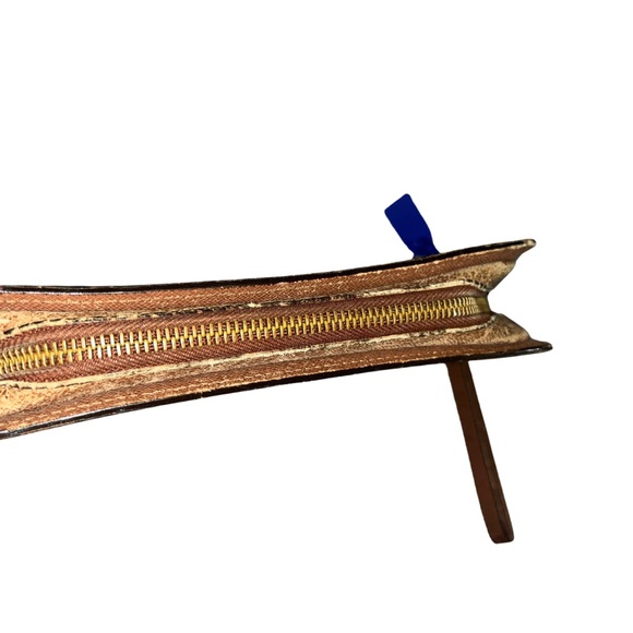 Louis Vuitton Monogram Brown Clutch with wristlet and zip - Picture 6 of 6